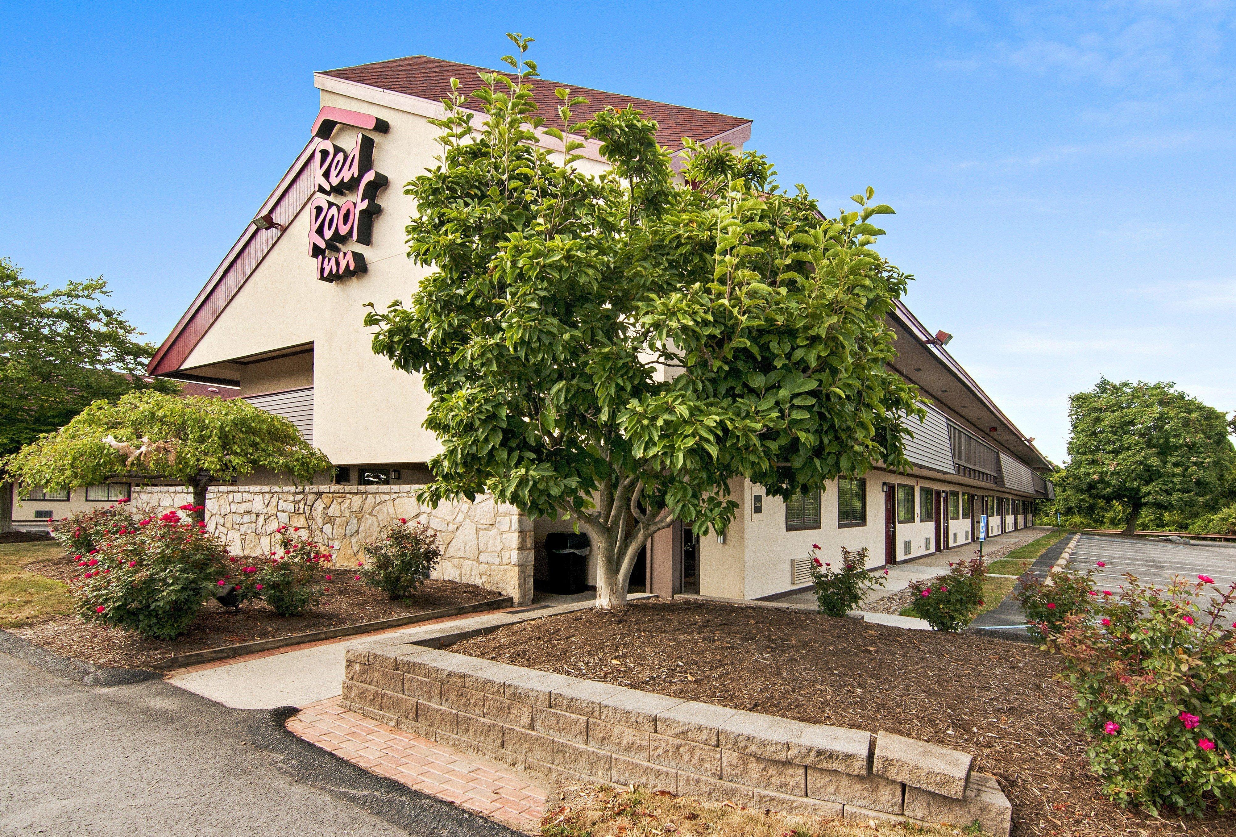 Red Roof Inn Fairmont Exterior photo