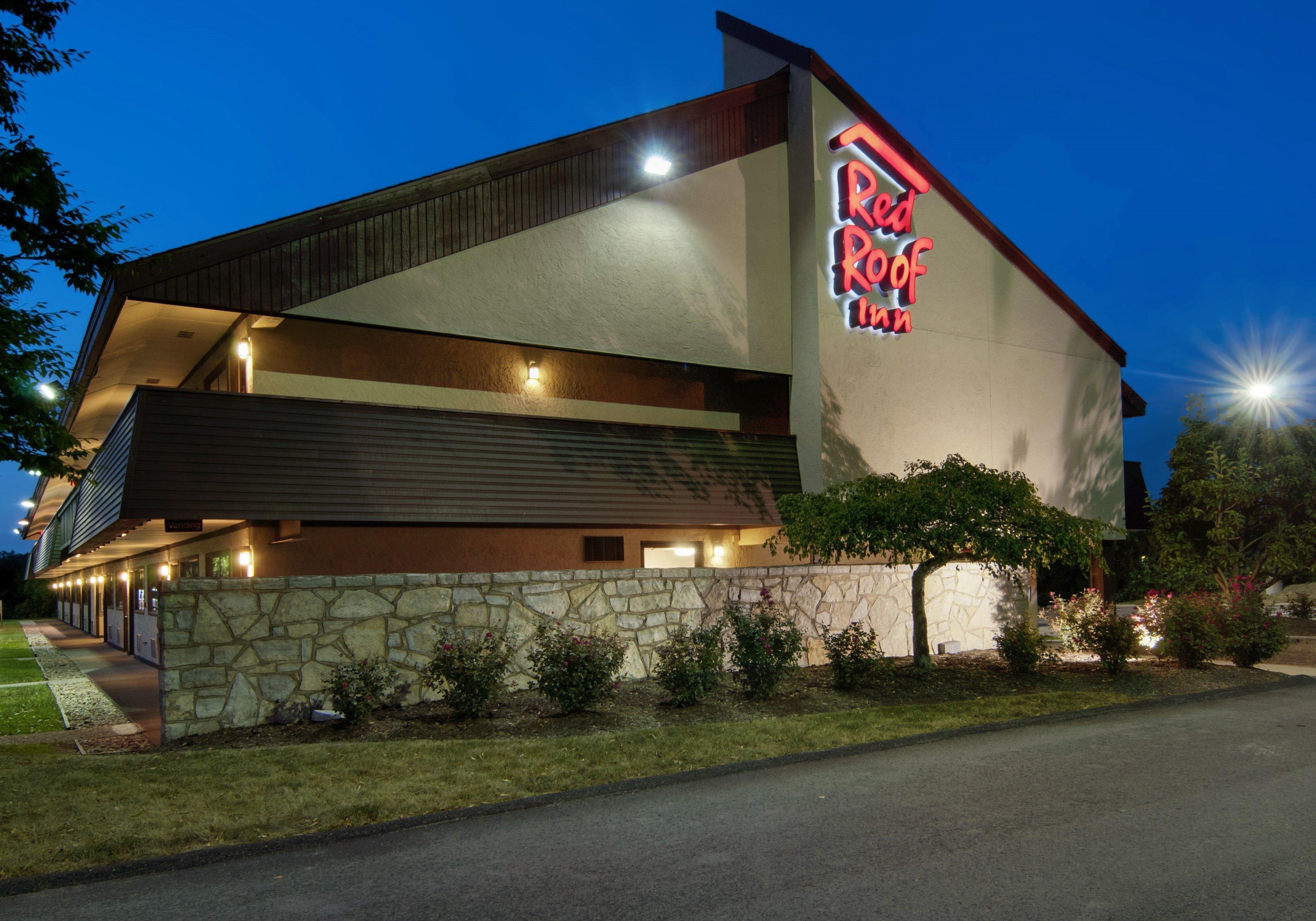 Red Roof Inn Fairmont Exterior photo