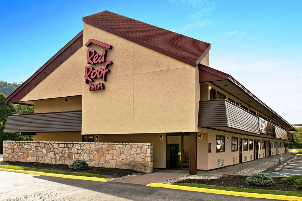 Red Roof Inn Fairmont Exterior photo